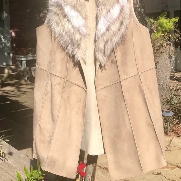 Chico’s 2 Carmel Suede Faux Fur Collar Vest - Picture 4 of 10